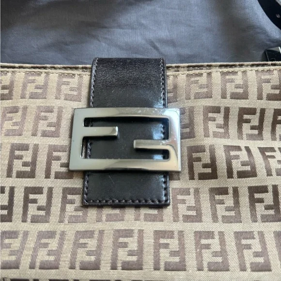 Fendi Zucchino Baguette Bag - Picture 2 of 13